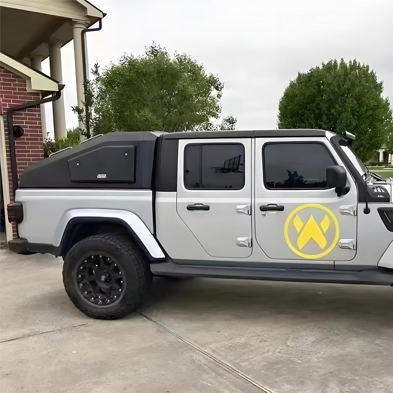 best hard tonneau cover for Jeep Gladiator,Jeep Gladiator truck bed cap durable,tonneau cover vs topper Jeep Gladiator,hard folding tonneau cover Gladiator pros cons,should I buy a steel truck canopy Gladiator,best locking bed cover for Jeep Gladiator performance testing and real-world results