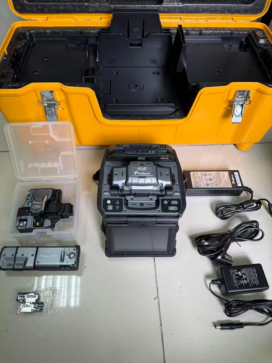 buy Fujikura FSM-90R splicer,Fujikura FSM-90R worth buying,FSM-90R mass fusion splicer pros cons,Fujikura 90R vs alternatives,should I buy a used FSM-90R,best mass fusion splicer performance testing and real-world results