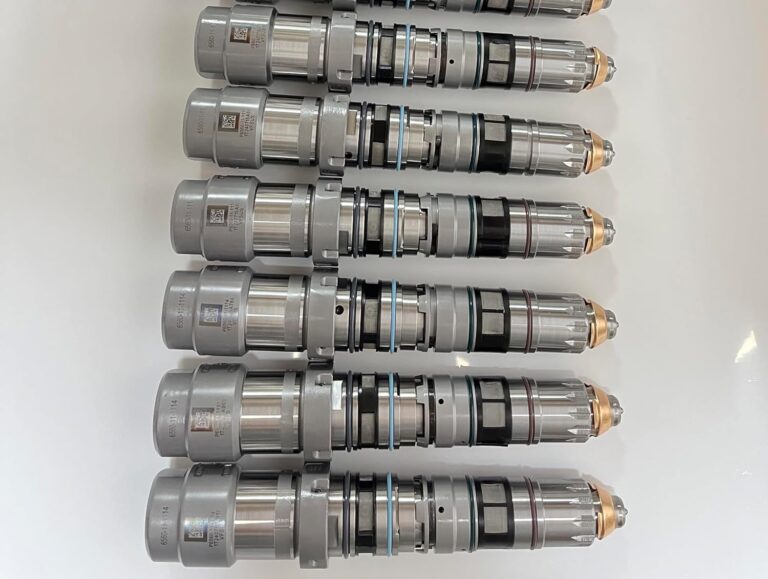 Image 1 of buy Komatsu fuel injector 6560-11-1114