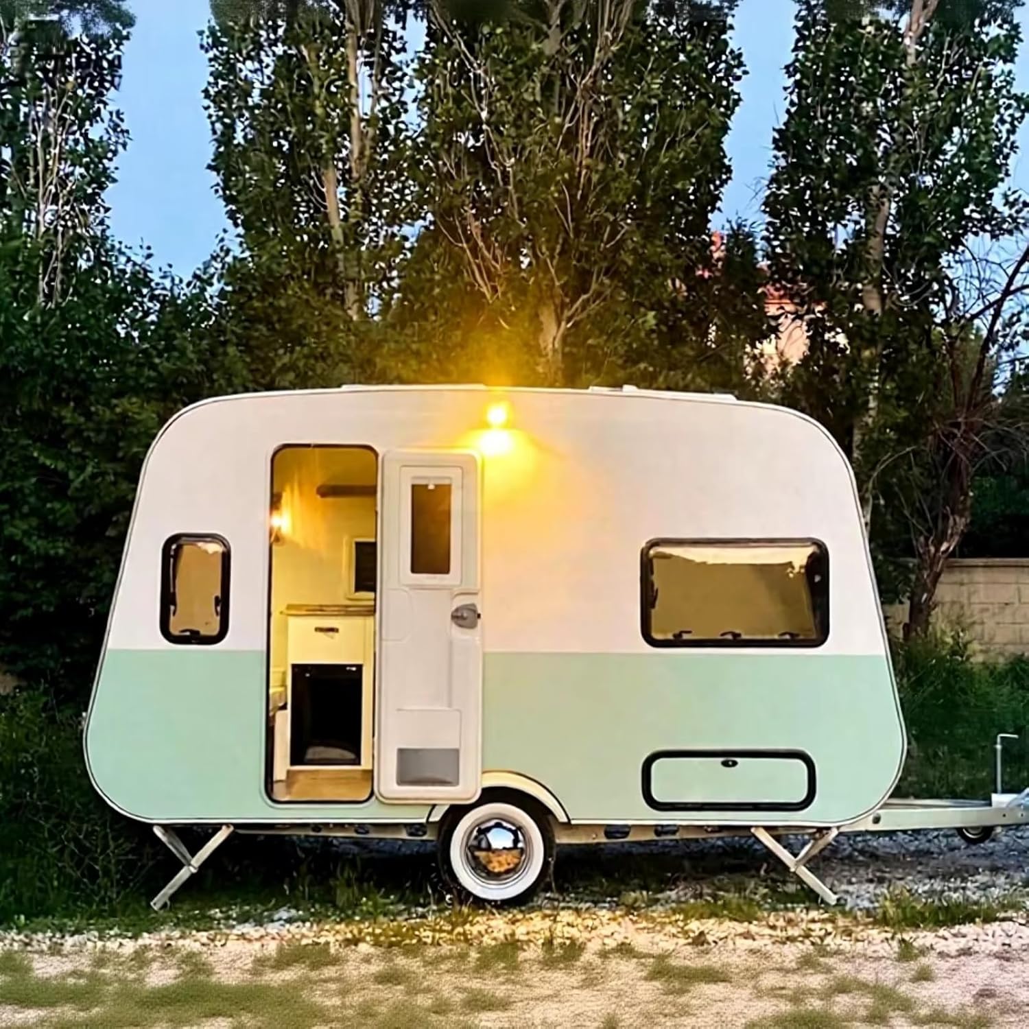 buy teardrop camper trailer,teardrop trailer worth buying,best lightweight travel trailer,teardrop camper pros cons,should I buy a teardrop trailer,teardrop vs pop up camper - detailed features and technical specifications